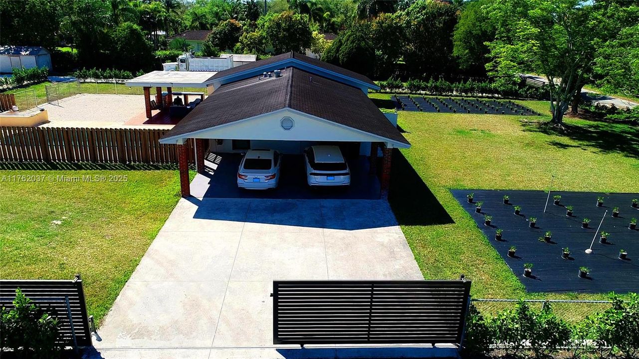 最近售出: $849,900 (3 贝兹, 2 浴室, 2053 平方英尺)