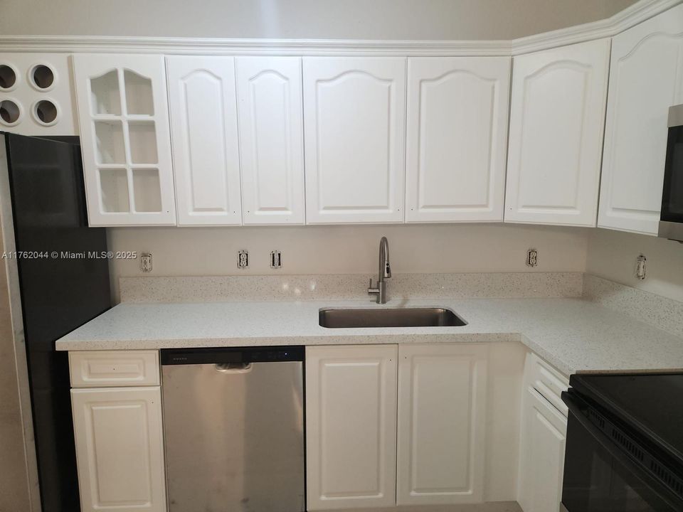 Recently Rented: $2,850 (3 beds, 2 baths, 1330 Square Feet)