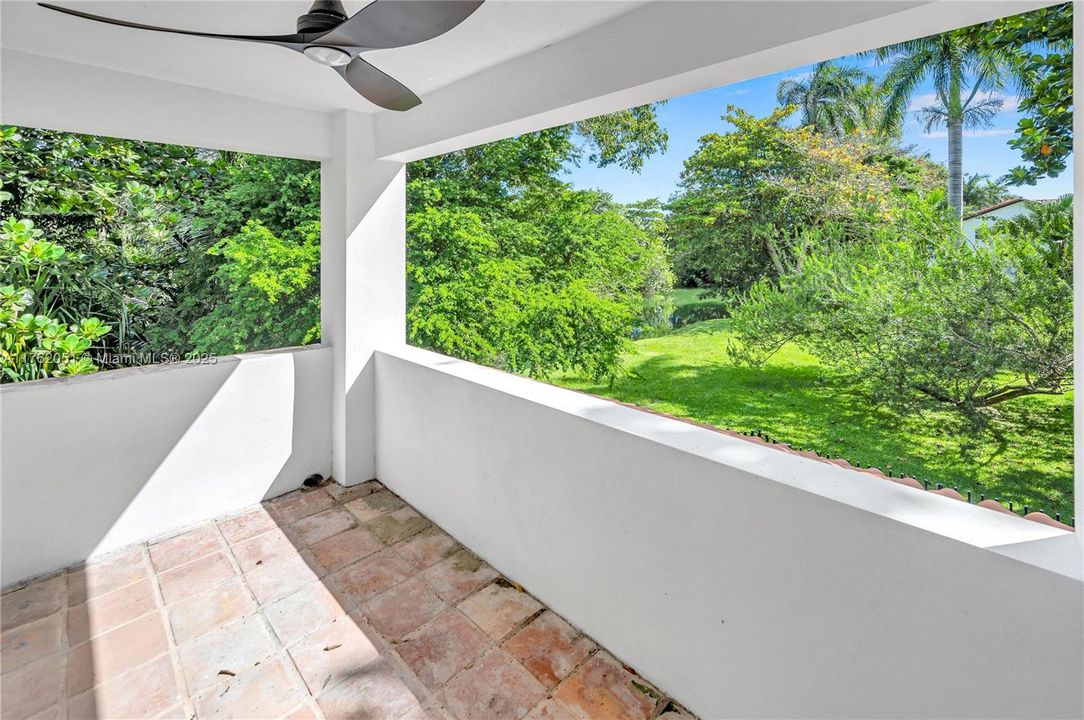 最近售出: $1,650,000 (3 贝兹, 3 浴室, 2768 平方英尺)