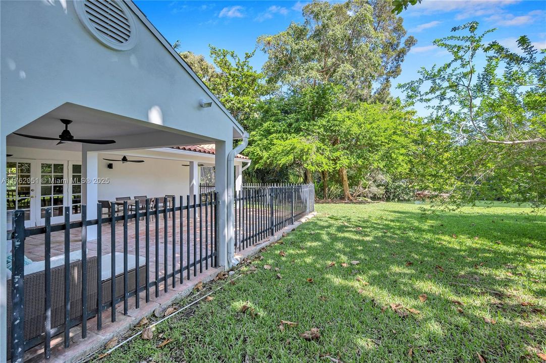 最近售出: $1,650,000 (3 贝兹, 3 浴室, 2768 平方英尺)