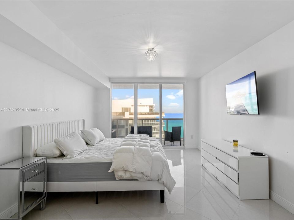 待售: $1,200,000 (2 贝兹, 2 浴室, 1458 平方英尺)