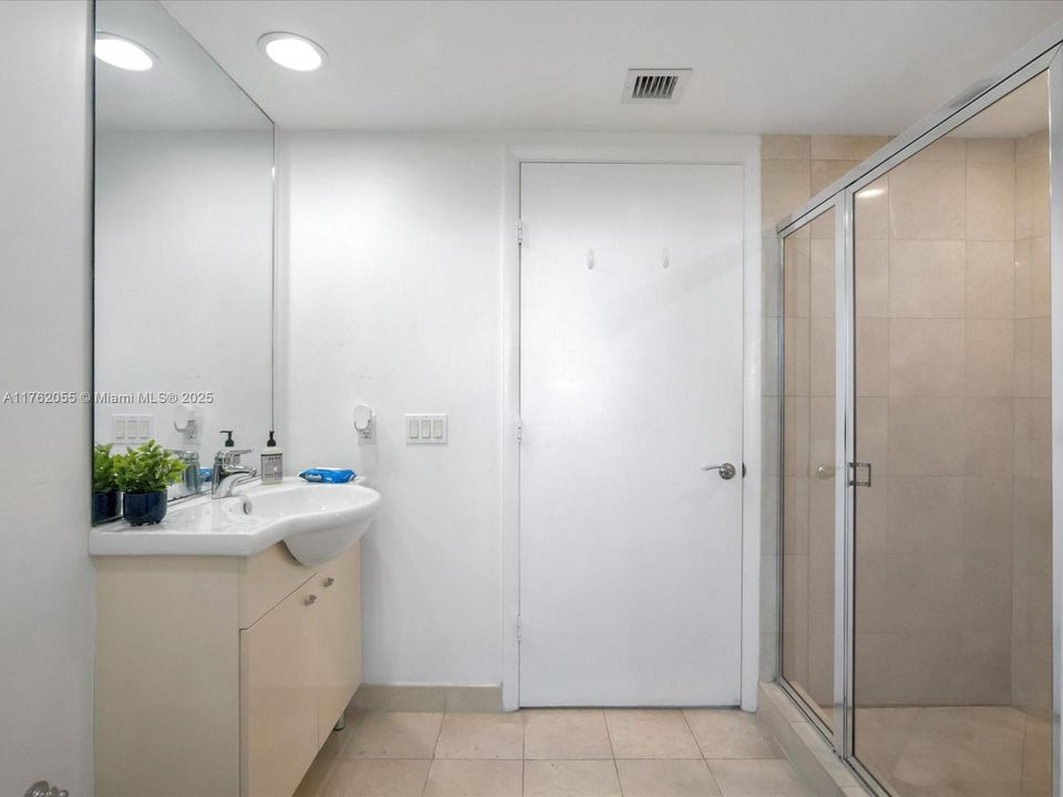 待售: $1,200,000 (2 贝兹, 2 浴室, 1458 平方英尺)