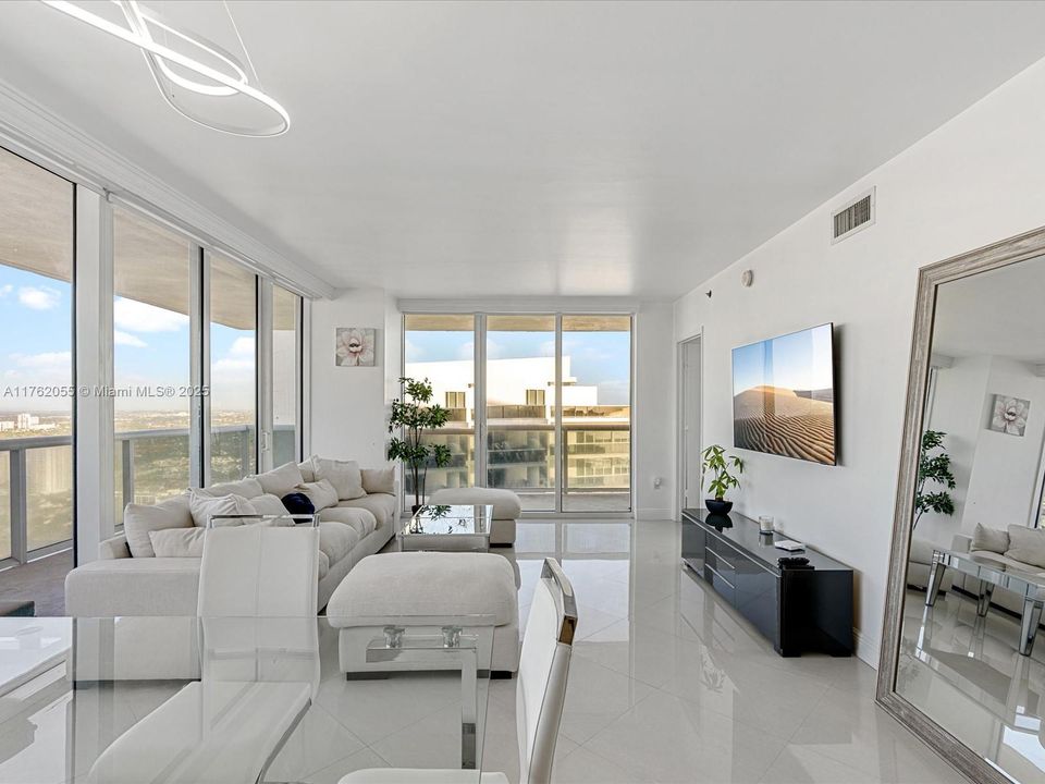 待售: $1,200,000 (2 贝兹, 2 浴室, 1458 平方英尺)