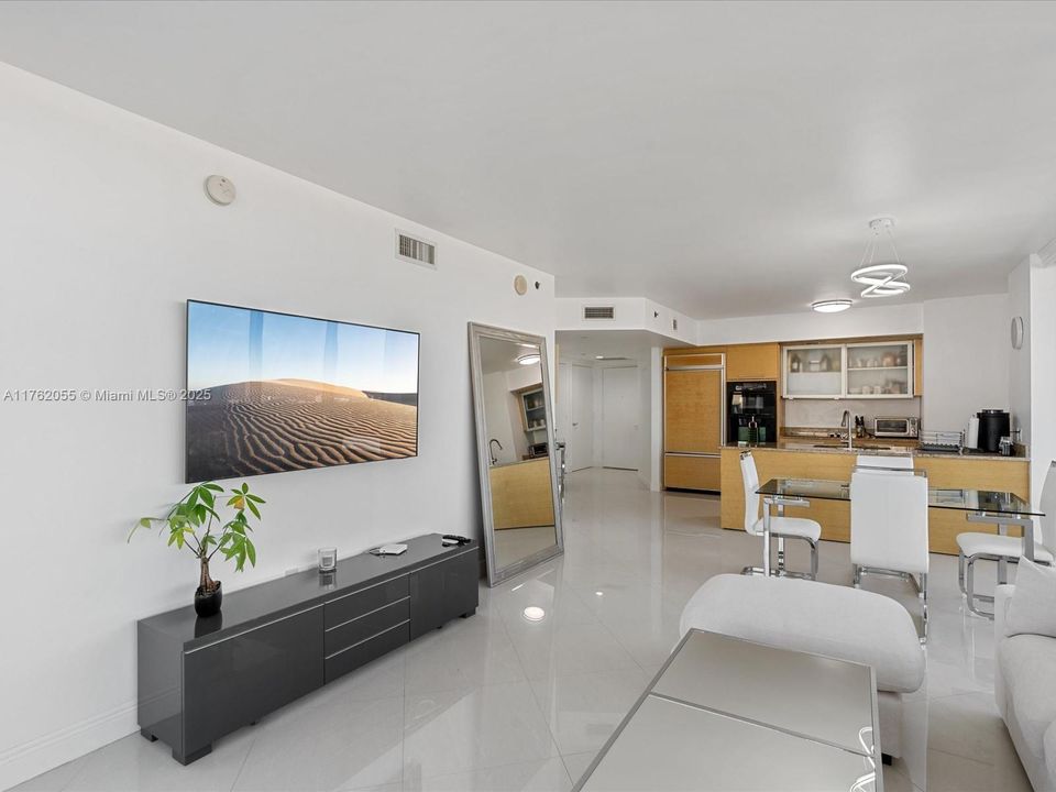 待售: $1,200,000 (2 贝兹, 2 浴室, 1458 平方英尺)