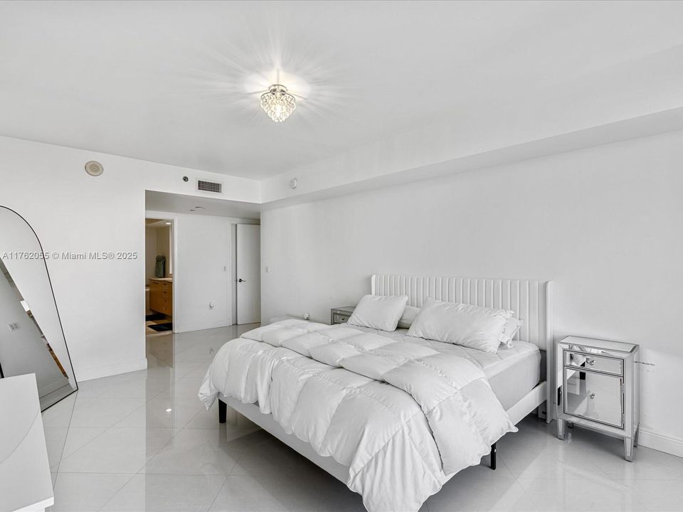 待售: $1,200,000 (2 贝兹, 2 浴室, 1458 平方英尺)