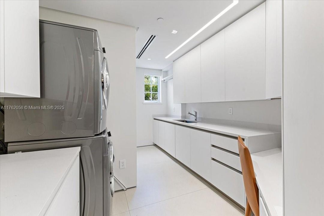 For Sale: $17,000,000 (6 beds, 6 baths, 4390 Square Feet)