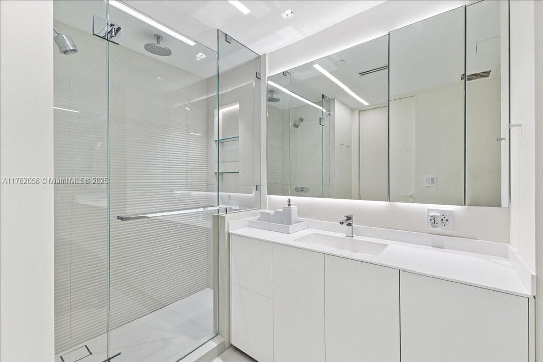 For Sale: $17,000,000 (6 beds, 6 baths, 4390 Square Feet)