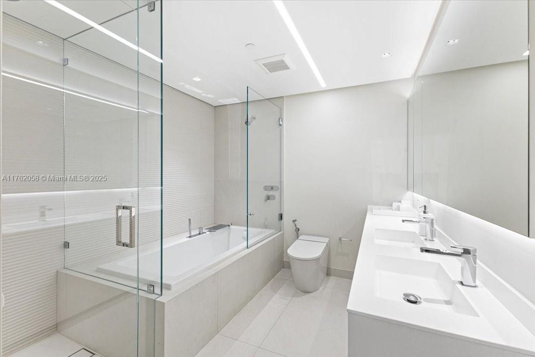 For Sale: $17,000,000 (6 beds, 6 baths, 4390 Square Feet)