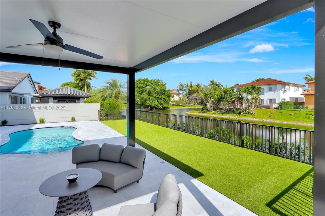 Recently Sold: $1,299,000 (5 beds, 5 baths, 3441 Square Feet)