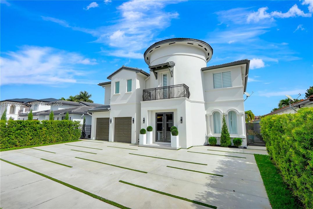 Recently Sold: $1,299,000 (5 beds, 5 baths, 3441 Square Feet)