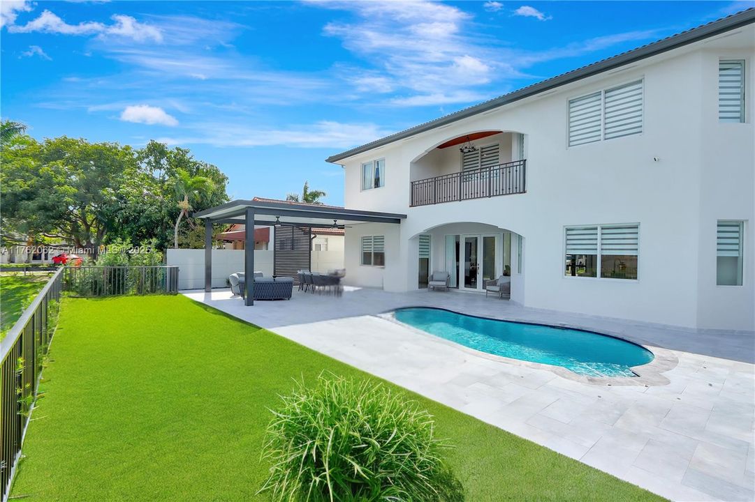 Recently Sold: $1,299,000 (5 beds, 5 baths, 3441 Square Feet)