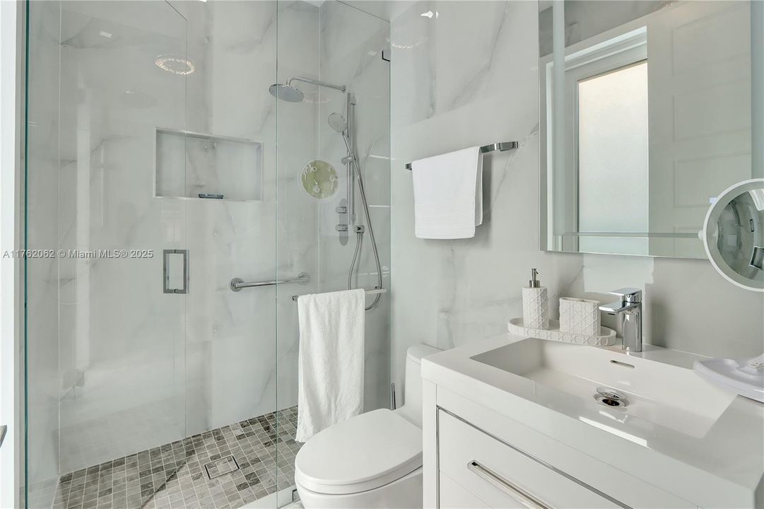 Recently Sold: $1,299,000 (5 beds, 5 baths, 3441 Square Feet)