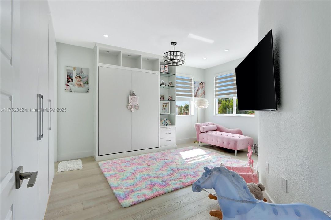 Recently Sold: $1,299,000 (5 beds, 5 baths, 3441 Square Feet)