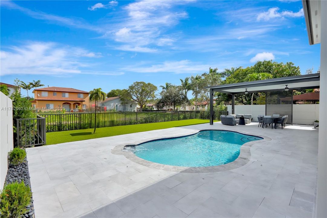 Recently Sold: $1,299,000 (5 beds, 5 baths, 3441 Square Feet)