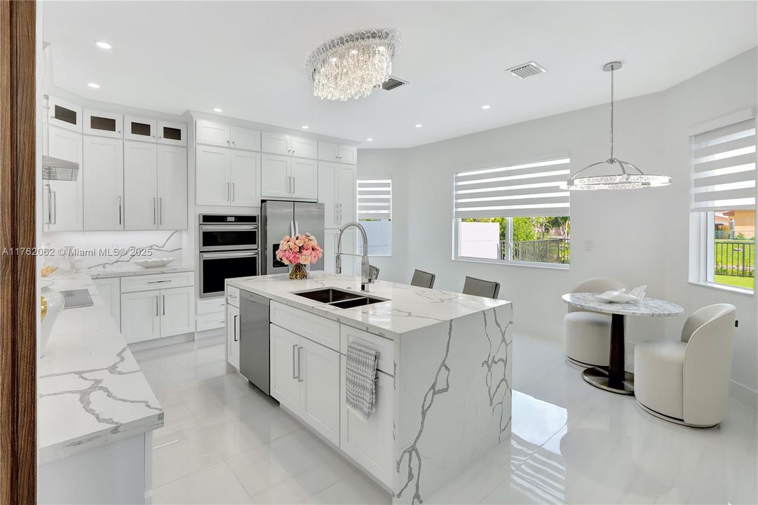 Recently Sold: $1,299,000 (5 beds, 5 baths, 3441 Square Feet)