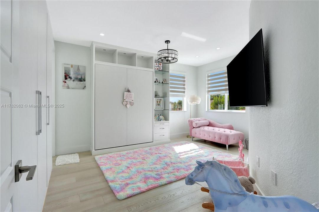 Recently Sold: $1,299,000 (5 beds, 5 baths, 3441 Square Feet)