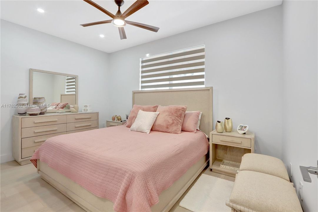 Recently Sold: $1,299,000 (5 beds, 5 baths, 3441 Square Feet)