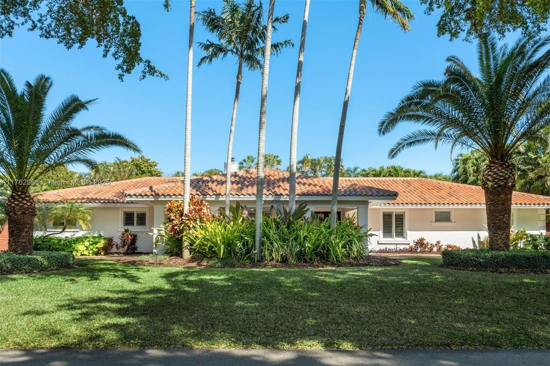 Recently Sold: $2,299,000 (5 beds, 3 baths, 2846 Square Feet)