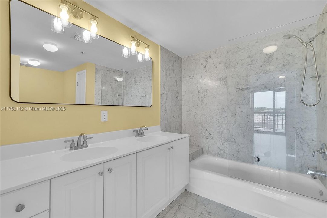 Недавно продано: $474,500 (2 спален, 2 ванн, 1100 Квадратных фут)