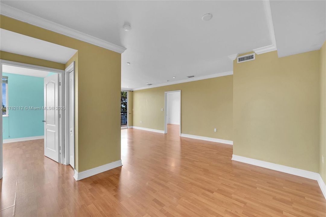 Недавно продано: $474,500 (2 спален, 2 ванн, 1100 Квадратных фут)