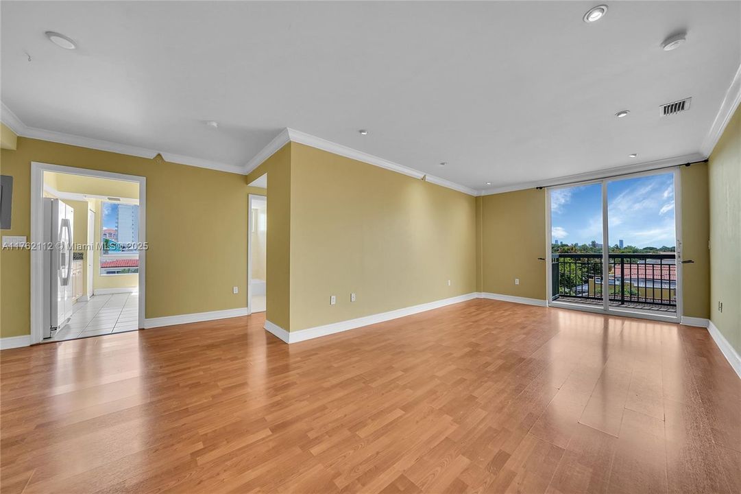 Недавно продано: $474,500 (2 спален, 2 ванн, 1100 Квадратных фут)