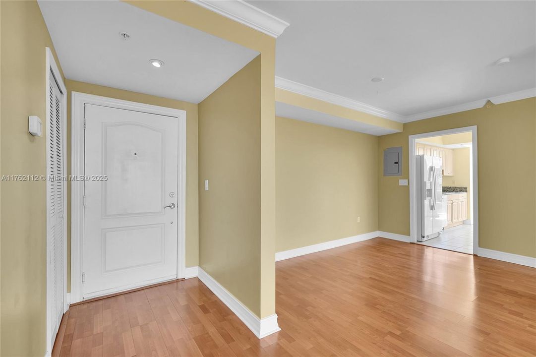 Недавно продано: $474,500 (2 спален, 2 ванн, 1100 Квадратных фут)