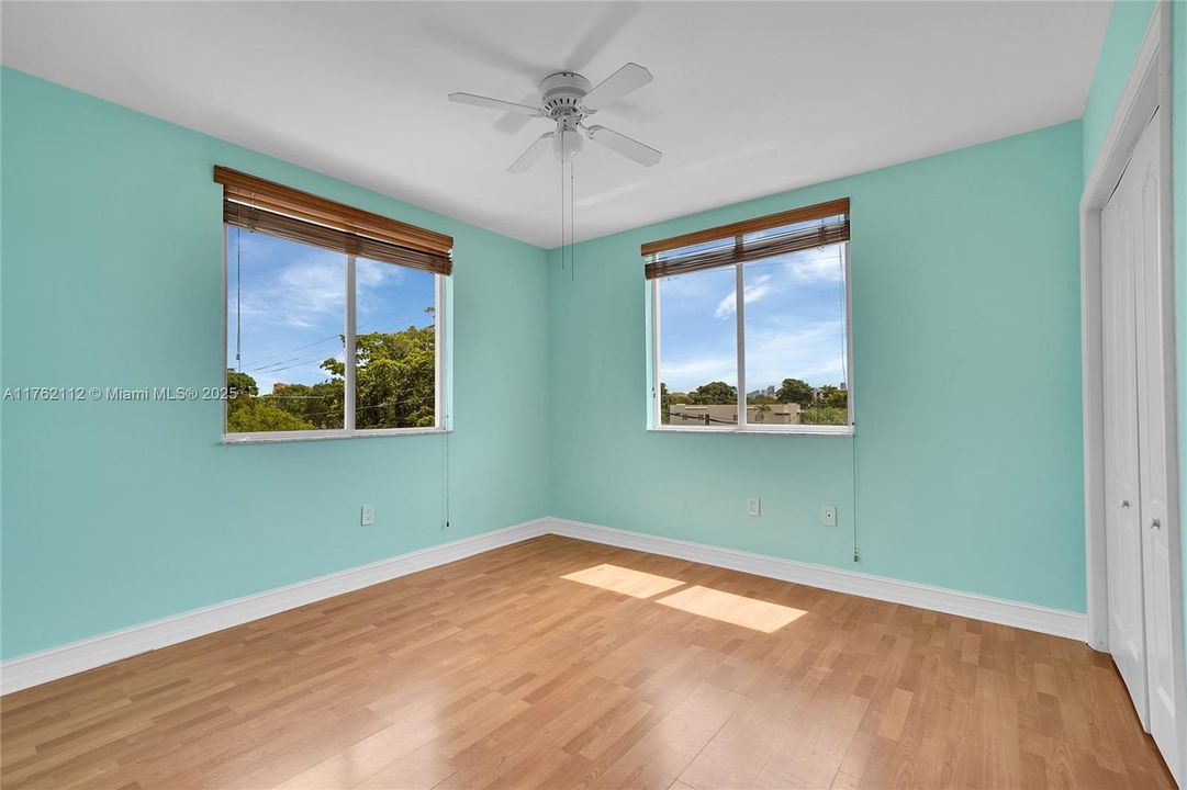 Недавно продано: $474,500 (2 спален, 2 ванн, 1100 Квадратных фут)