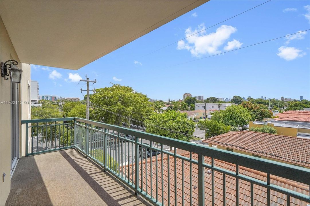 Недавно продано: $474,500 (2 спален, 2 ванн, 1100 Квадратных фут)