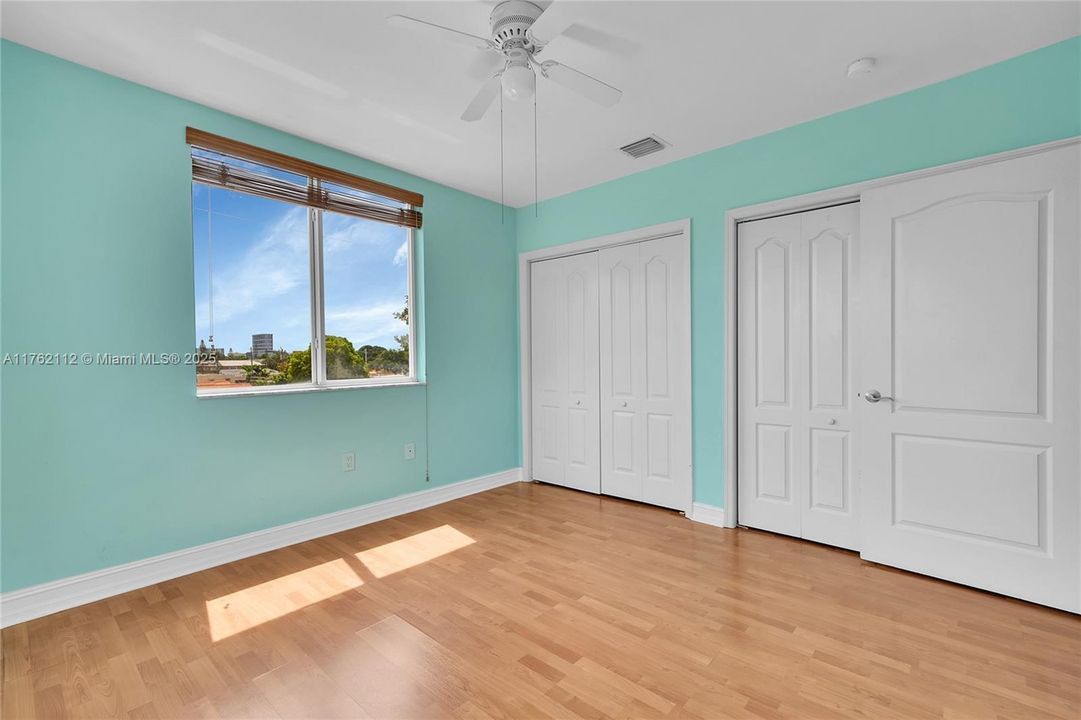 Недавно продано: $474,500 (2 спален, 2 ванн, 1100 Квадратных фут)