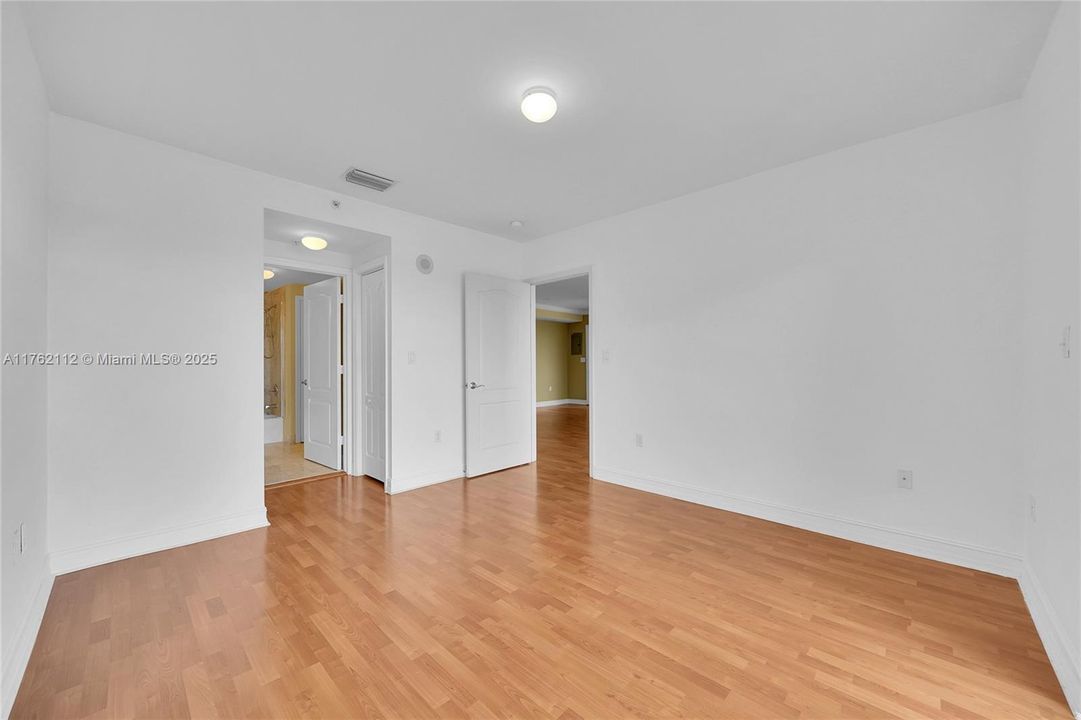 Недавно продано: $474,500 (2 спален, 2 ванн, 1100 Квадратных фут)