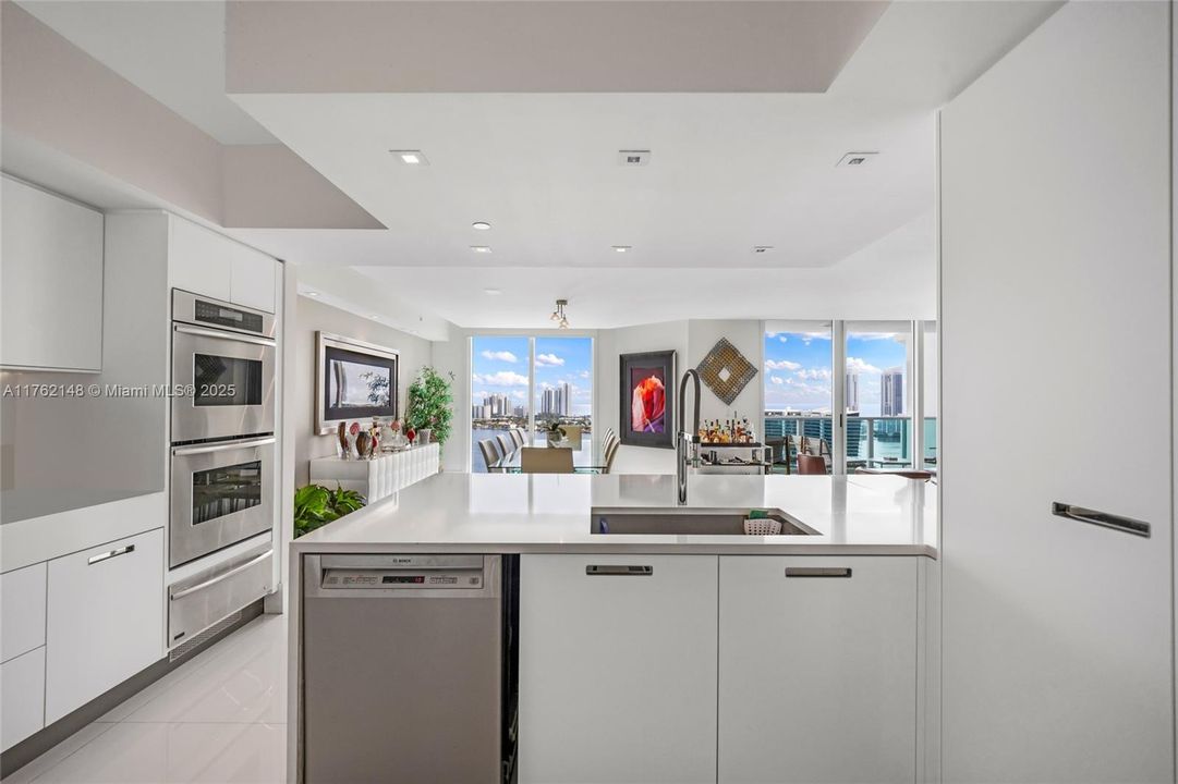 For Sale: $2,190,000 (4 beds, 4 baths, 3524 Square Feet)