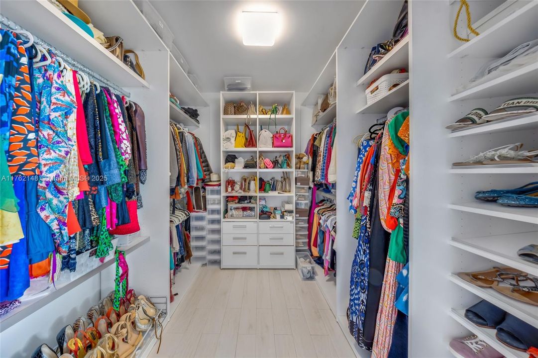 For Sale: $2,190,000 (4 beds, 4 baths, 3524 Square Feet)