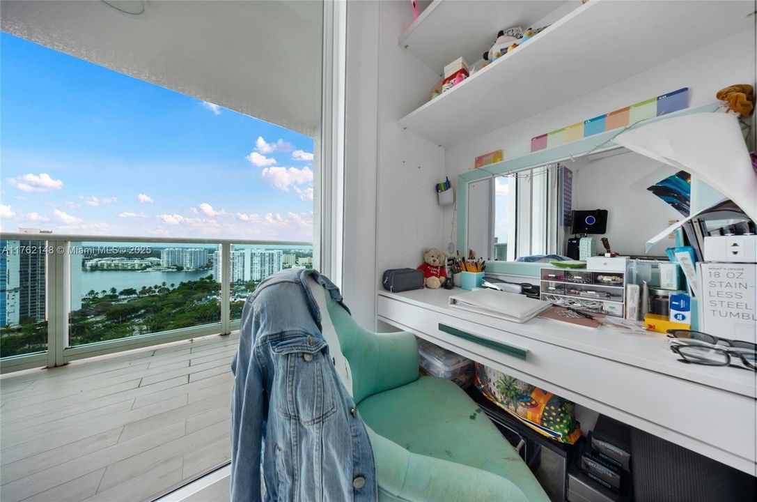 For Sale: $2,190,000 (4 beds, 4 baths, 3524 Square Feet)