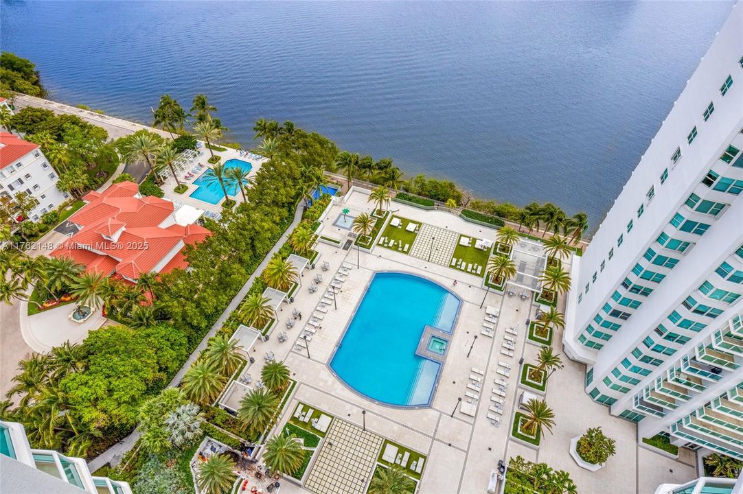 For Sale: $2,190,000 (4 beds, 4 baths, 3524 Square Feet)