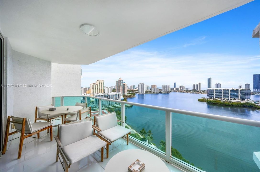 For Sale: $2,190,000 (4 beds, 4 baths, 3524 Square Feet)