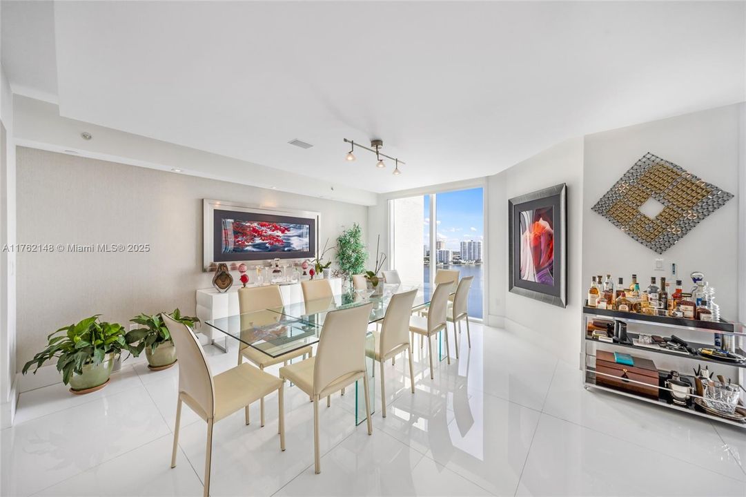 For Sale: $2,190,000 (4 beds, 4 baths, 3524 Square Feet)