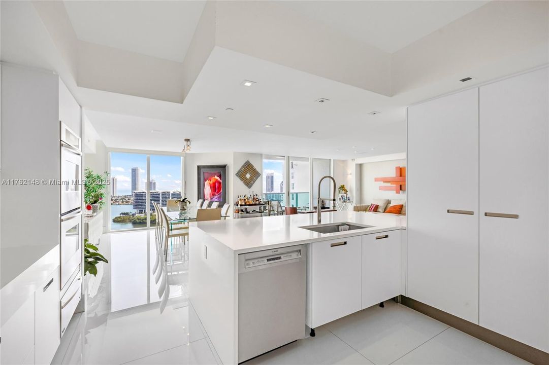 For Sale: $2,190,000 (4 beds, 4 baths, 3524 Square Feet)