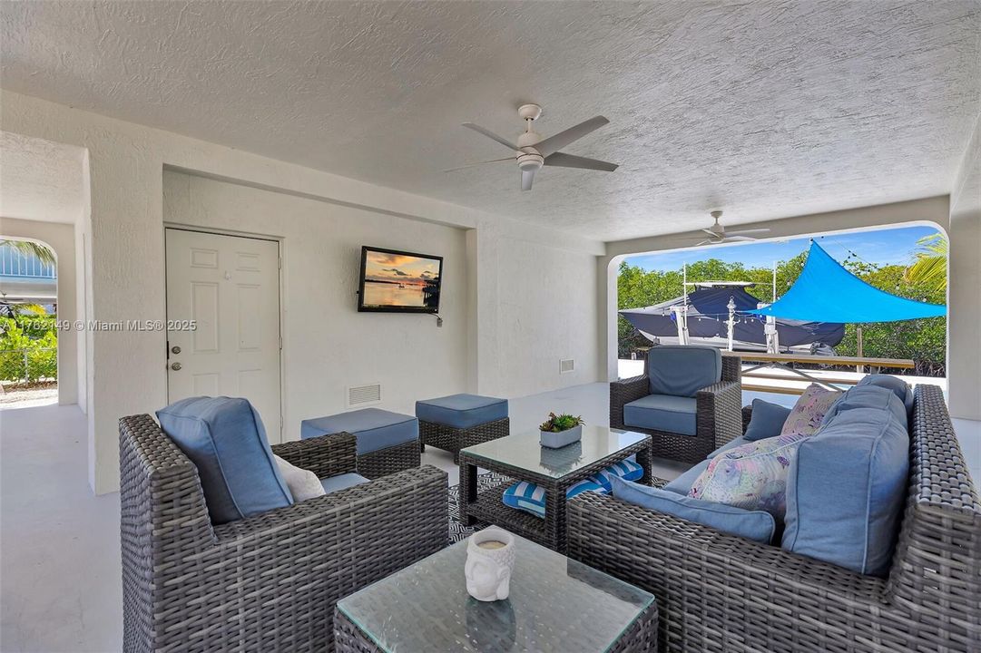 Recently Sold: $1,375,000 (3 beds, 2 baths, 1224 Square Feet)