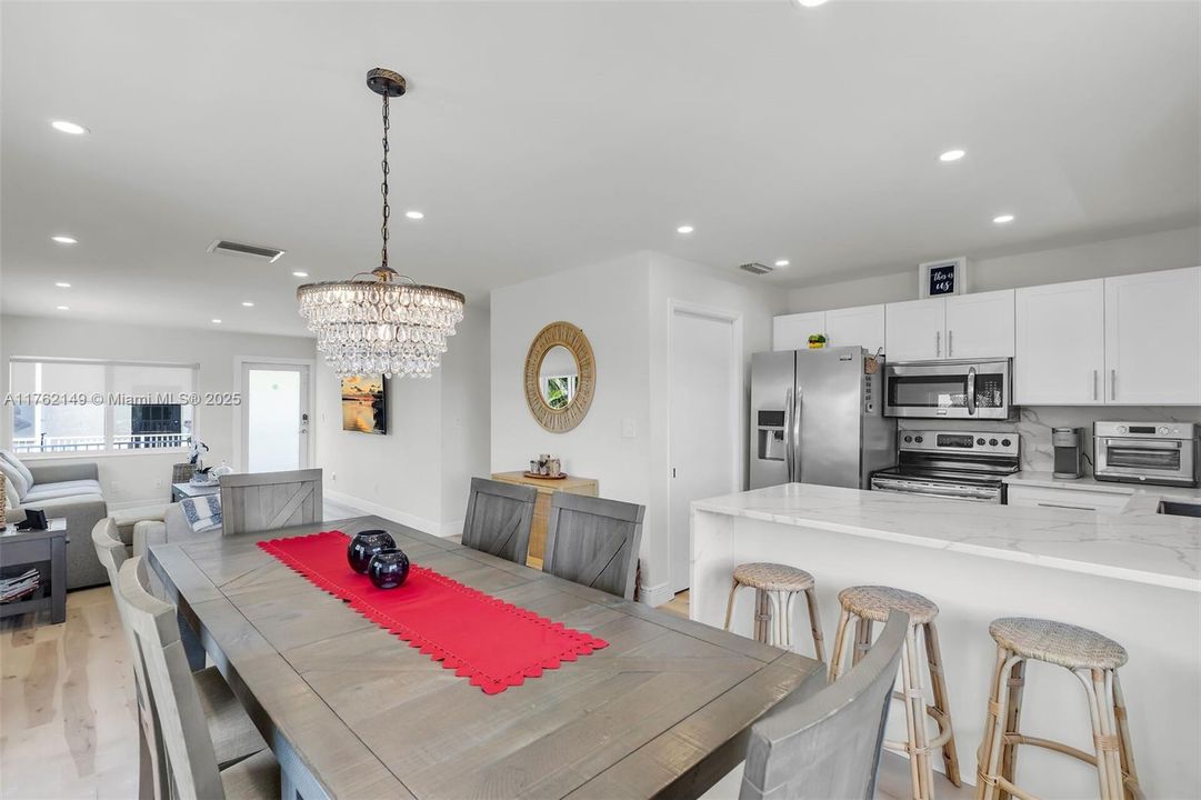 Recently Sold: $1,375,000 (3 beds, 2 baths, 1224 Square Feet)