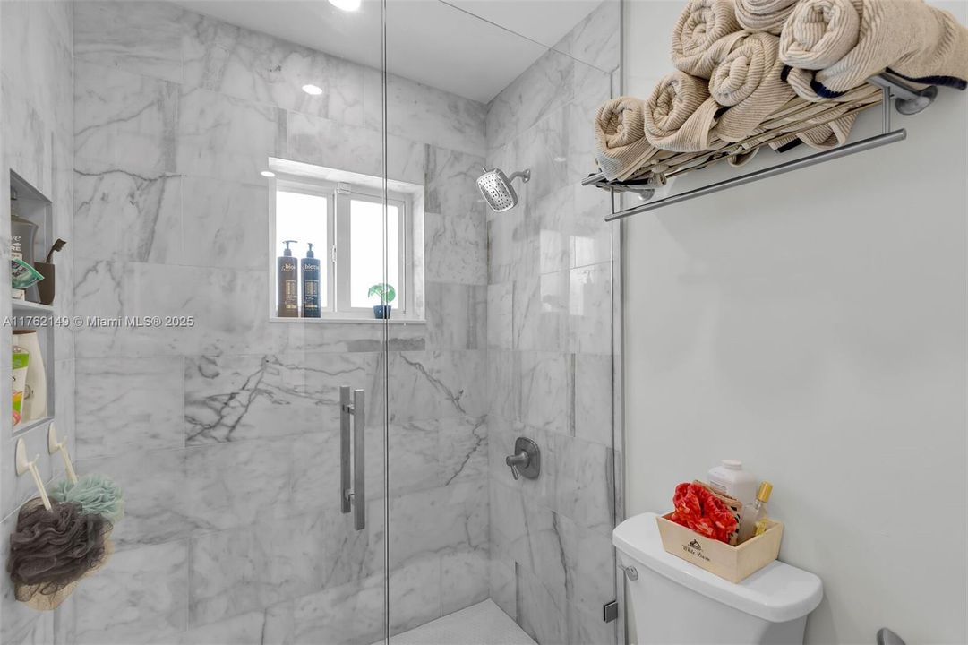 Recently Sold: $1,375,000 (3 beds, 2 baths, 1224 Square Feet)