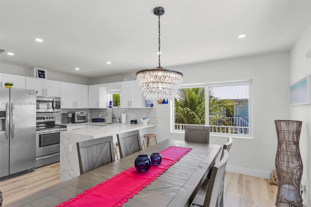 Recently Sold: $1,375,000 (3 beds, 2 baths, 1224 Square Feet)