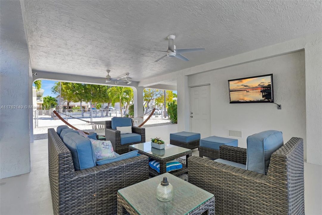 Recently Sold: $1,375,000 (3 beds, 2 baths, 1224 Square Feet)