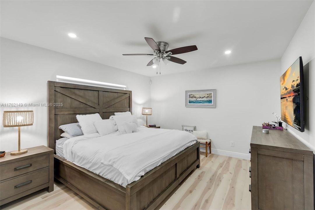 Recently Sold: $1,375,000 (3 beds, 2 baths, 1224 Square Feet)