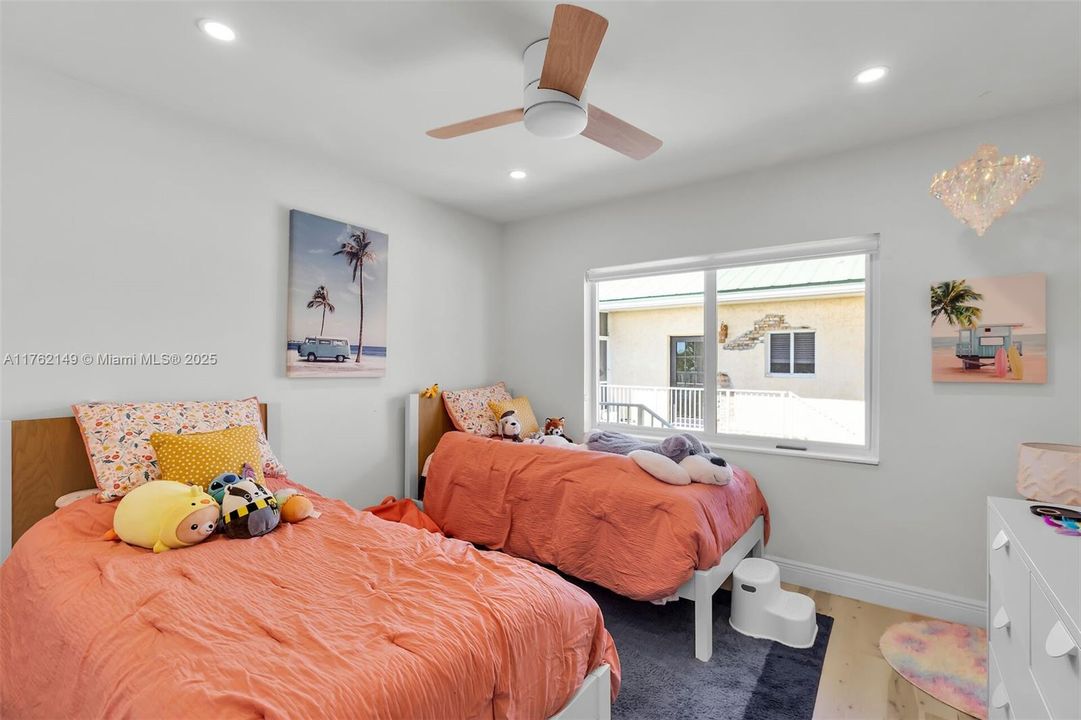 Recently Sold: $1,375,000 (3 beds, 2 baths, 1224 Square Feet)
