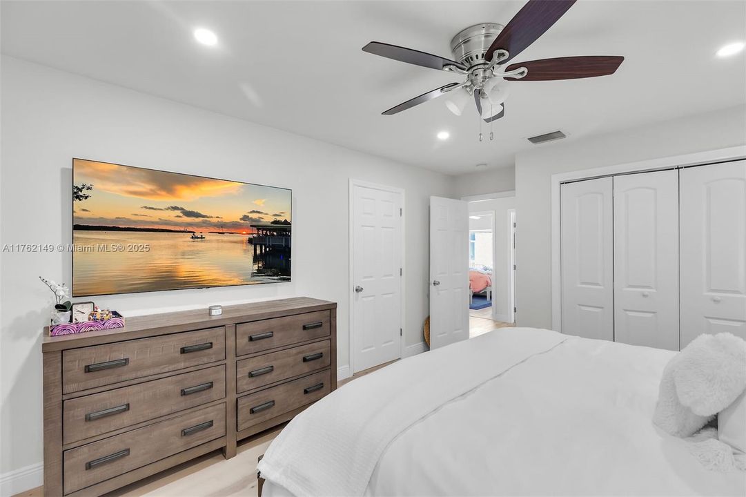 Recently Sold: $1,375,000 (3 beds, 2 baths, 1224 Square Feet)