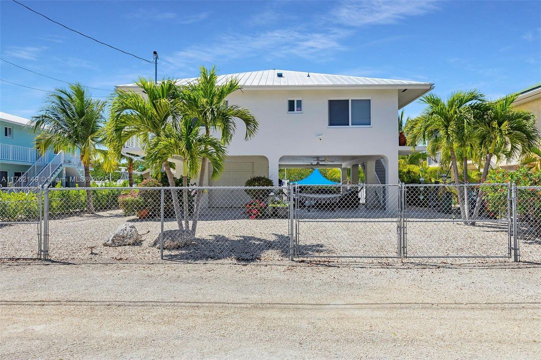 Recently Sold: $1,375,000 (3 beds, 2 baths, 1224 Square Feet)
