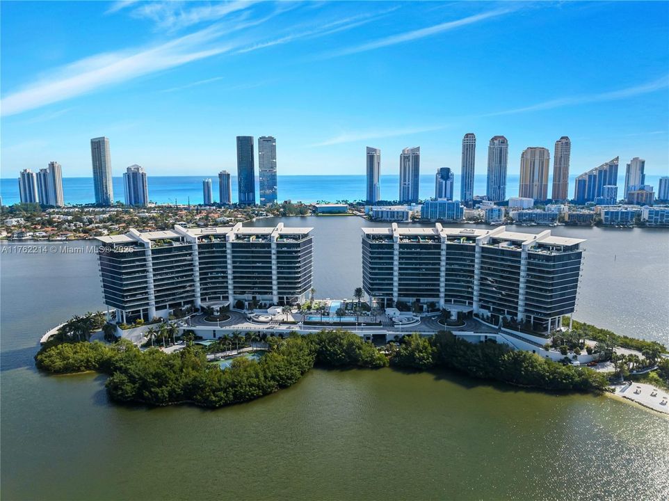 最近售出: $2,898,000 (2 贝兹, 2 浴室, 2396 平方英尺)