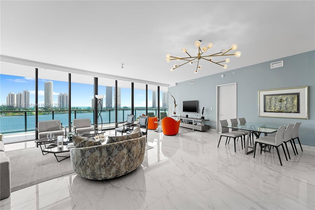 最近售出: $2,898,000 (2 贝兹, 2 浴室, 2396 平方英尺)