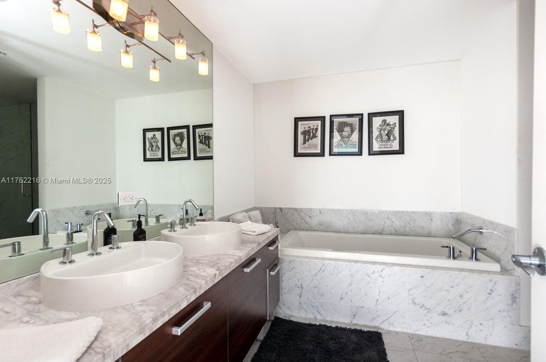 Недавно арендовано: $3,950 (2 спален, 2 ванн, 1293 Квадратных фут)