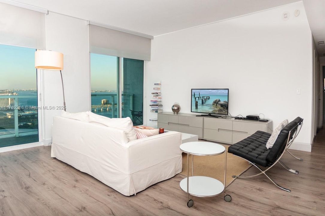 Недавно арендовано: $3,950 (2 спален, 2 ванн, 1293 Квадратных фут)